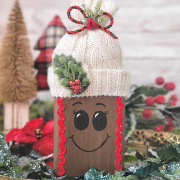 Gingerbread Girl 🎄 Christmas Decor - Picture 1 of 5